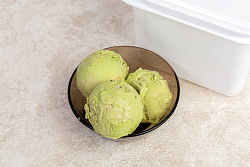 Мороженое сливочное «Зеленый чай с миндалем», вес